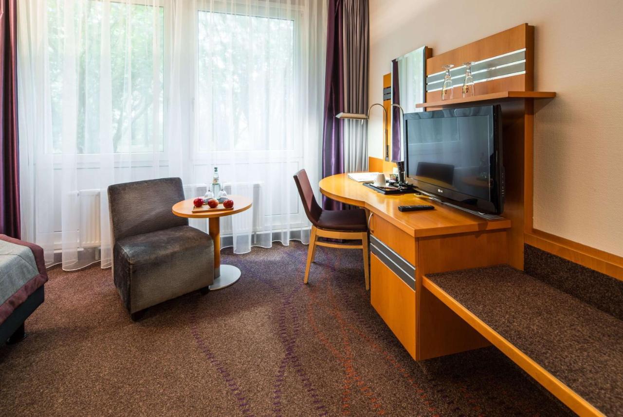 Ramada By Wyndham Dresden Hotel Exterior photo