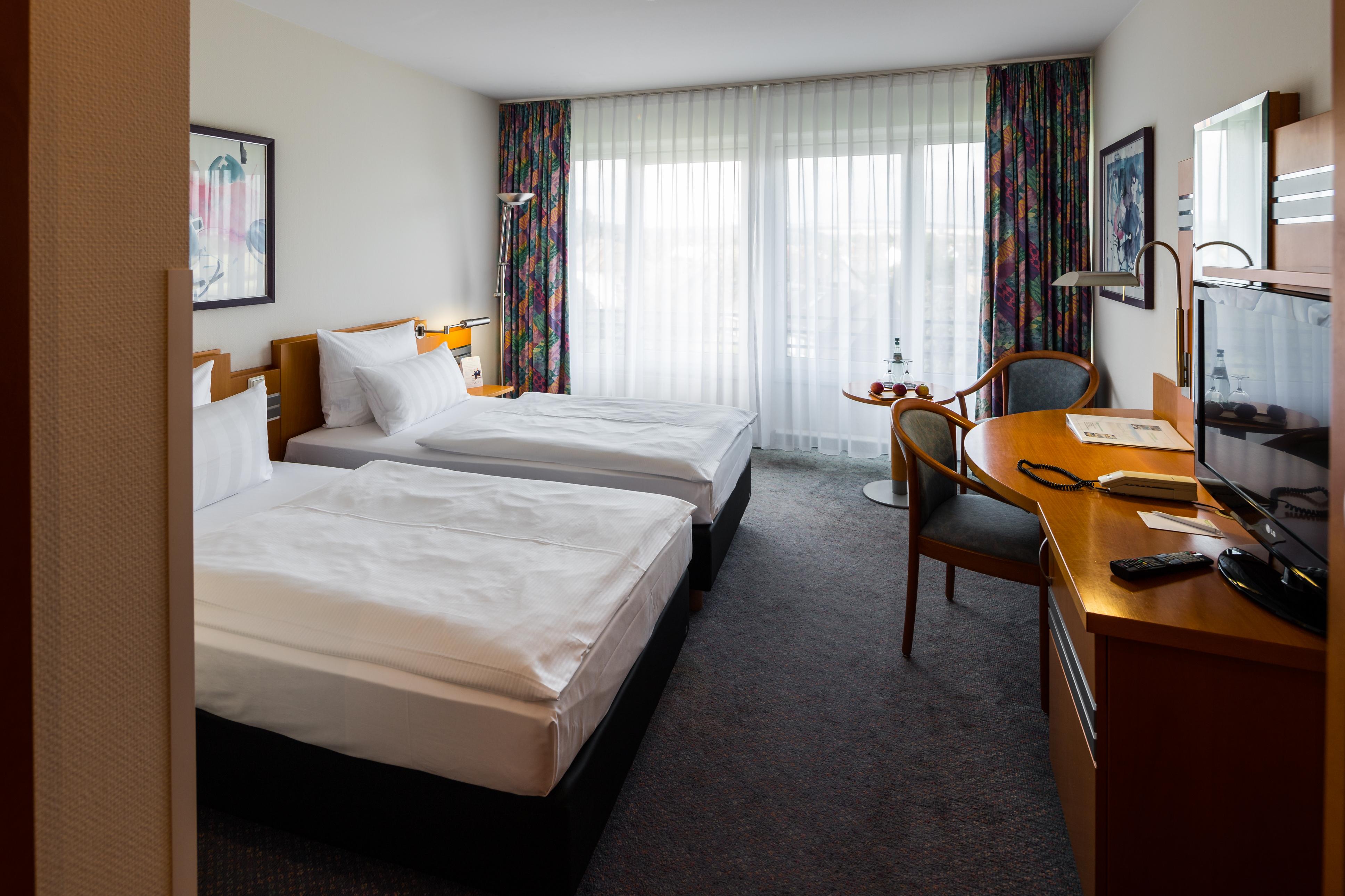 Ramada By Wyndham Dresden Hotel Exterior photo
