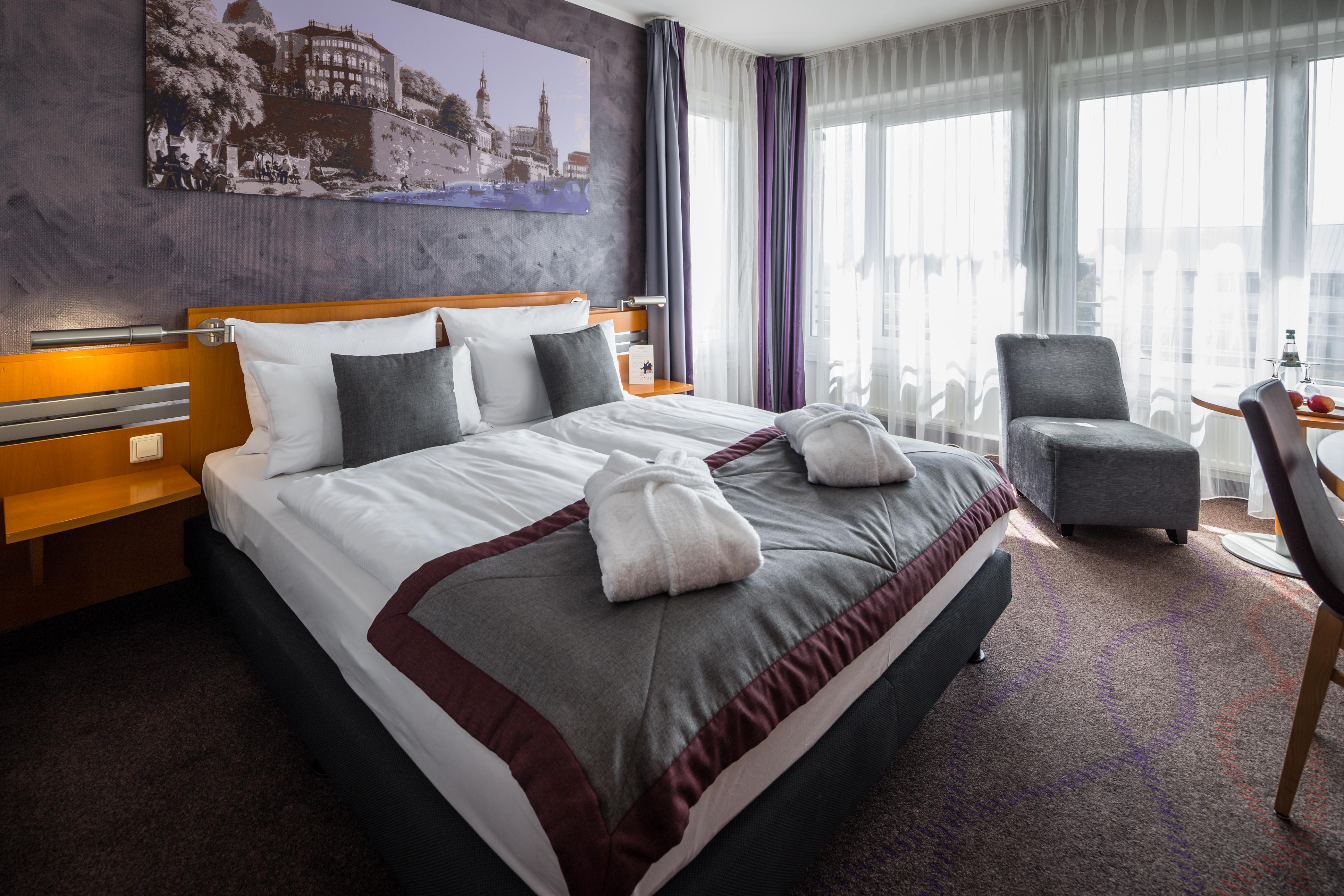 Ramada By Wyndham Dresden Hotel Exterior photo