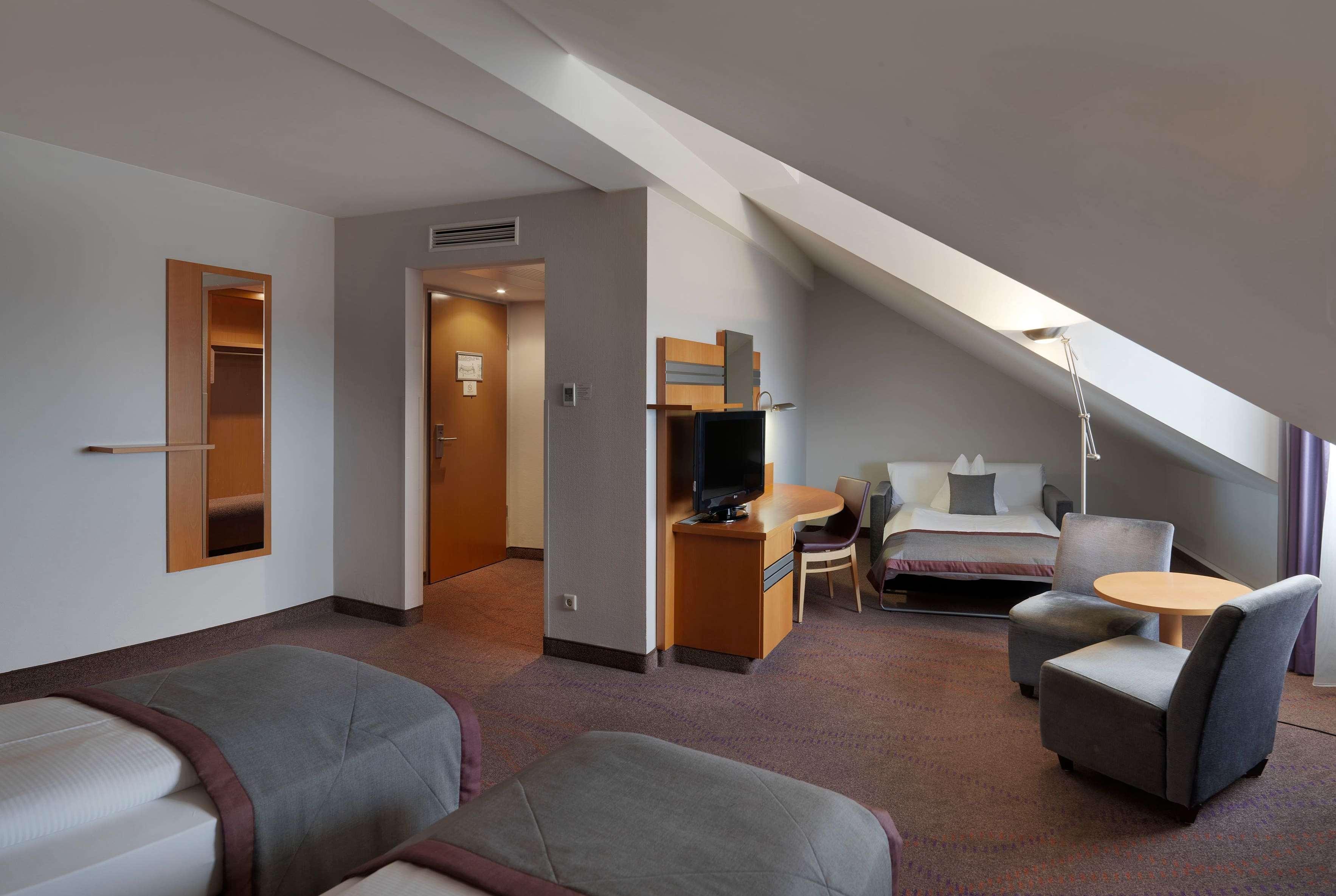 Ramada By Wyndham Dresden Hotel Exterior photo