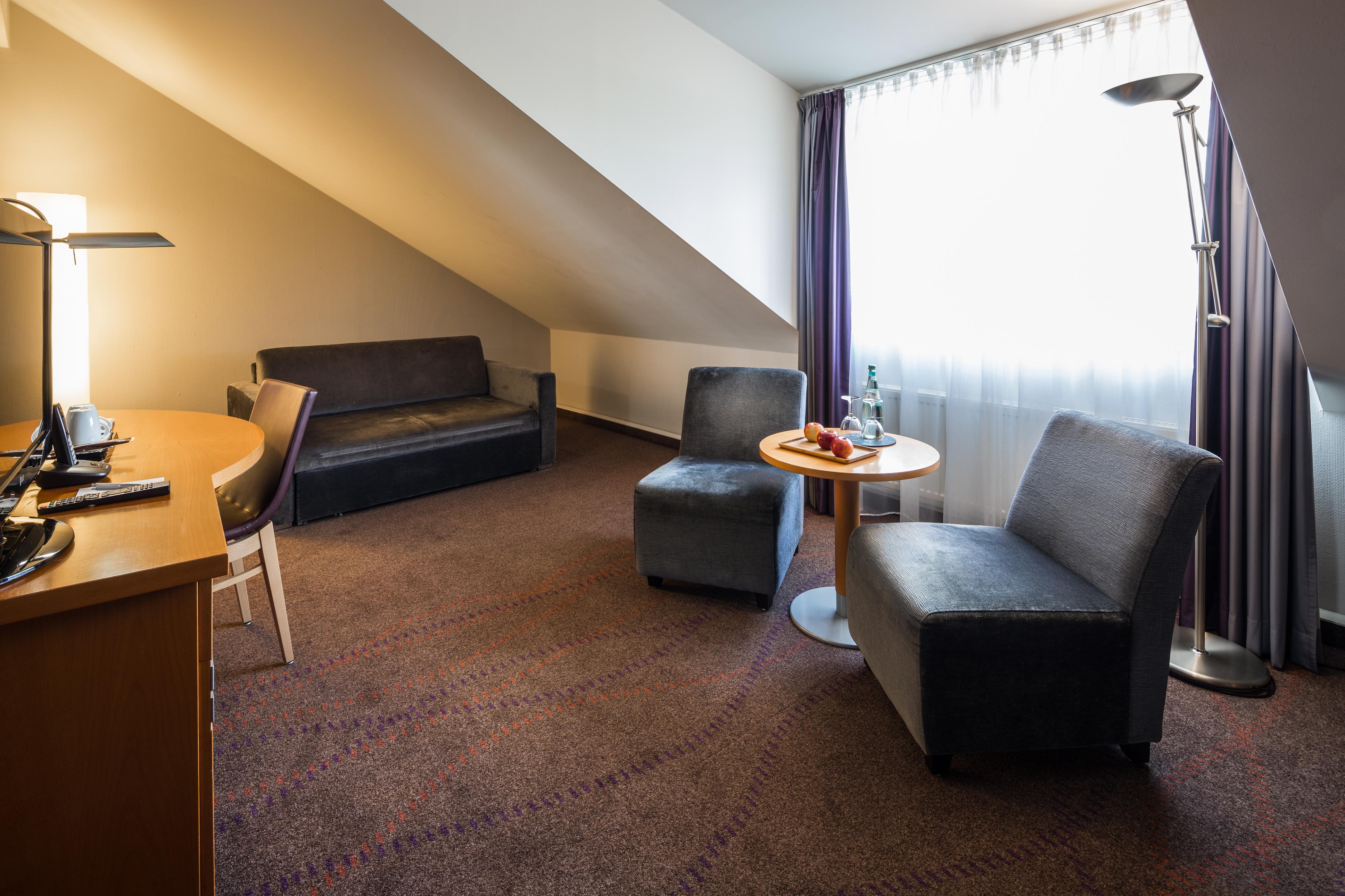 Ramada By Wyndham Dresden Hotel Exterior photo