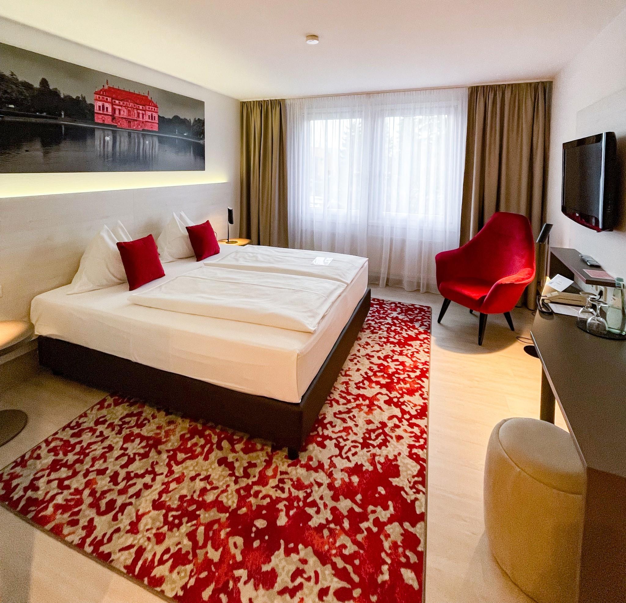 Ramada By Wyndham Dresden Hotel Exterior photo