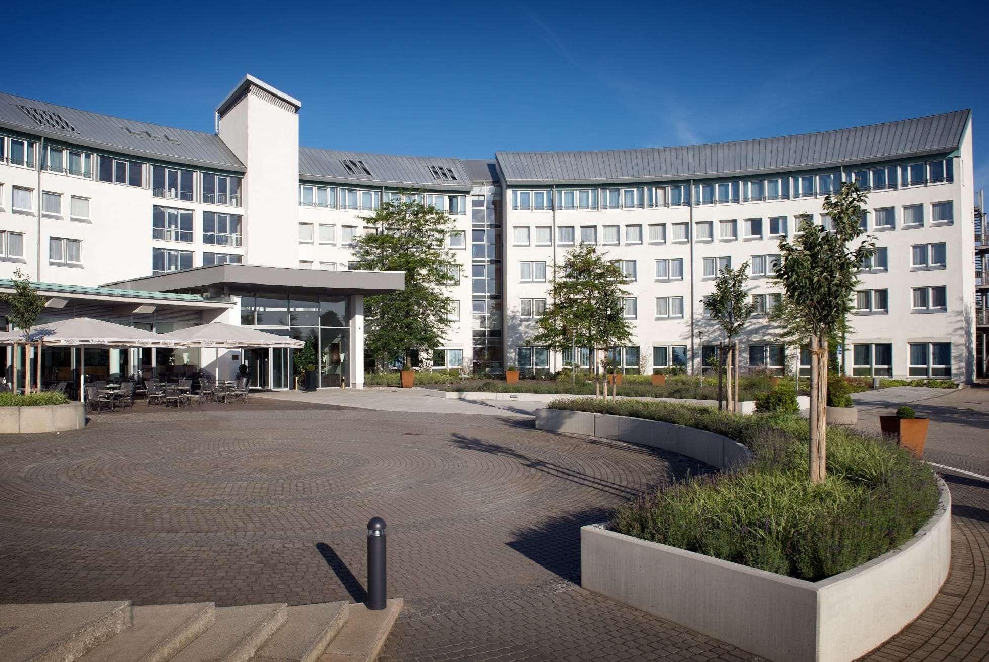 Ramada By Wyndham Dresden Hotel Exterior photo