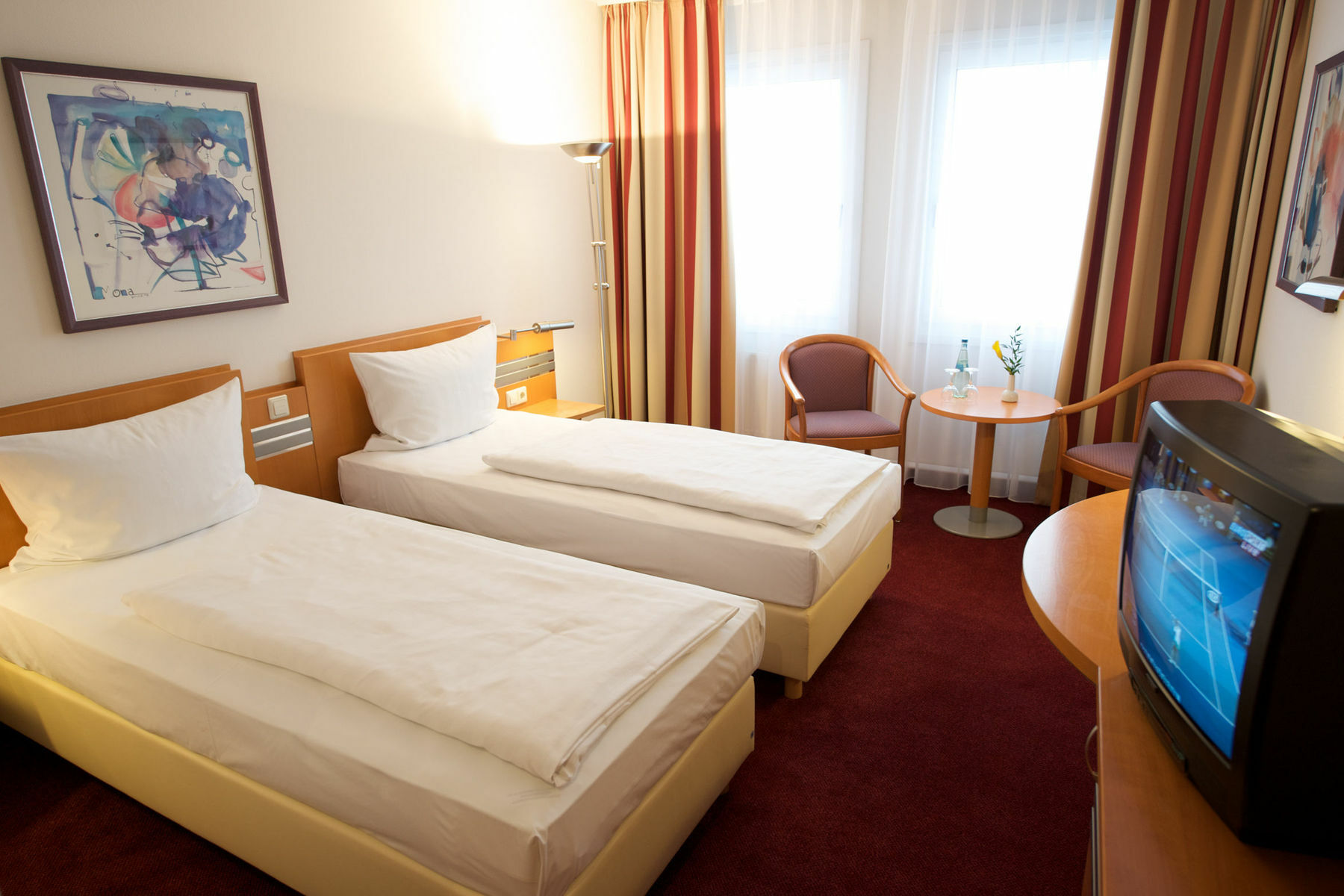 Ramada By Wyndham Dresden Hotel Exterior photo